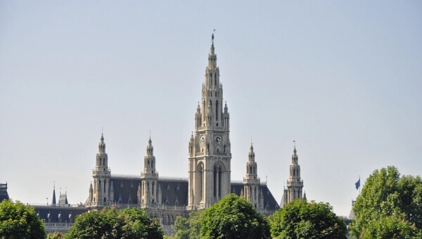 Улицами величественного города